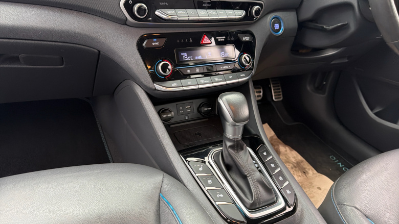 Hyundai IONIQ 1.6 GDi Plug-in Hybrid Premium SE 5dr DCT Hatchback